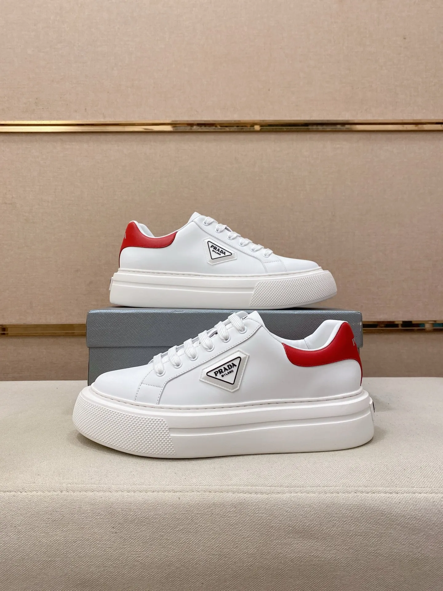 Men's shoes 💰 580💰 ✔️✔️✔️High version High-quality new PRADA (Prada) counters are launched simultaneously, new men's shoes, 😘fabrics are selected from first-layer cowhide fabrics. Lining: Imported cowhide leather lining. 👍🏿High-end☄️Open-molded non-slip rubber outsole, exquisite lines, simple and elegant, comfortable and high-end for leisure travel. Code number: 38 to 45